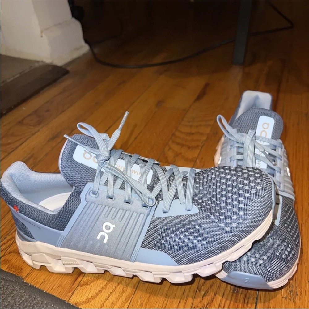 On Cloud Womens shoes